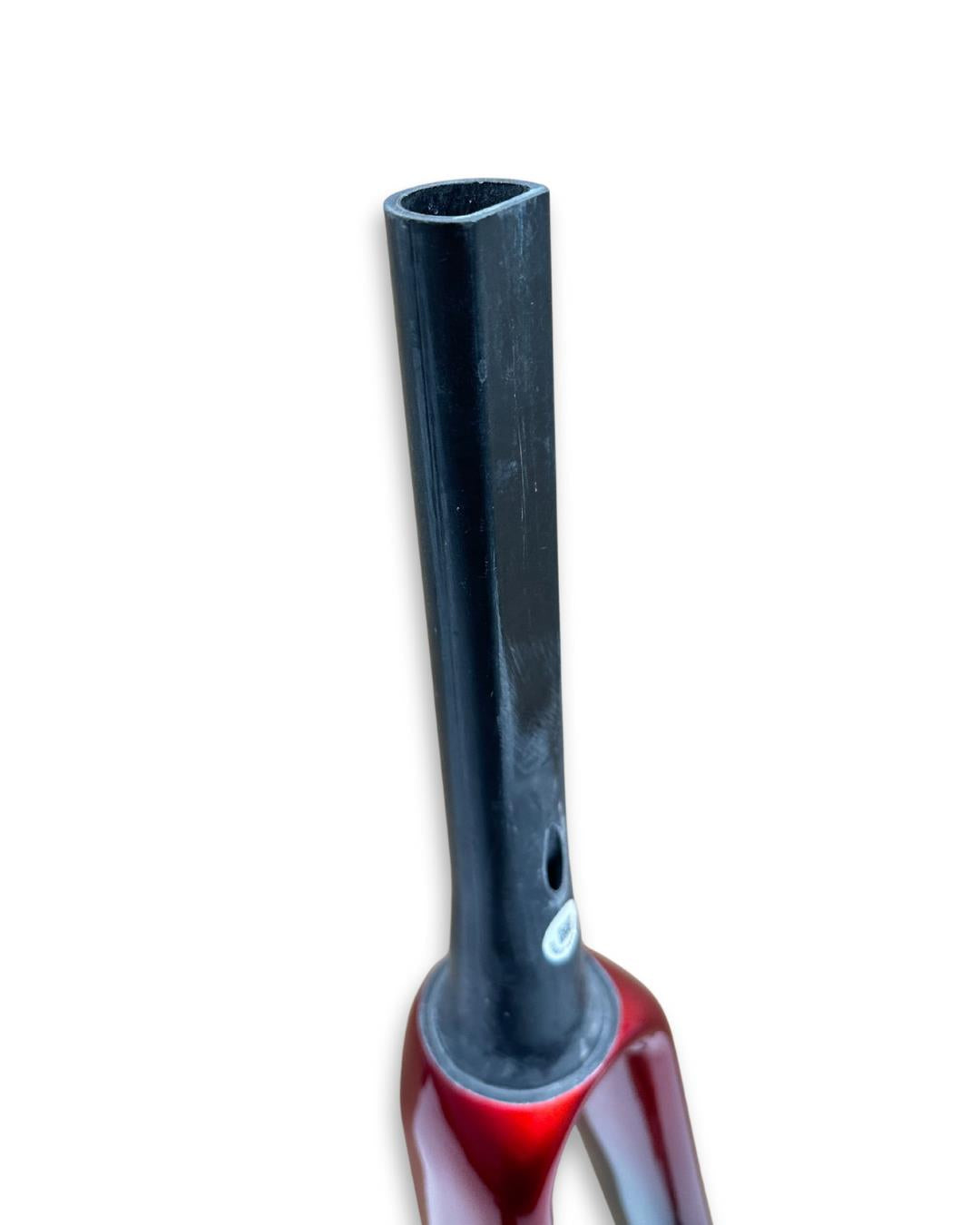 3T Fundi Integrale Carbon Fork Red/Black – front-flat D steerer, 49mm rake, 360mm axle to crown, 410g, internal routing design