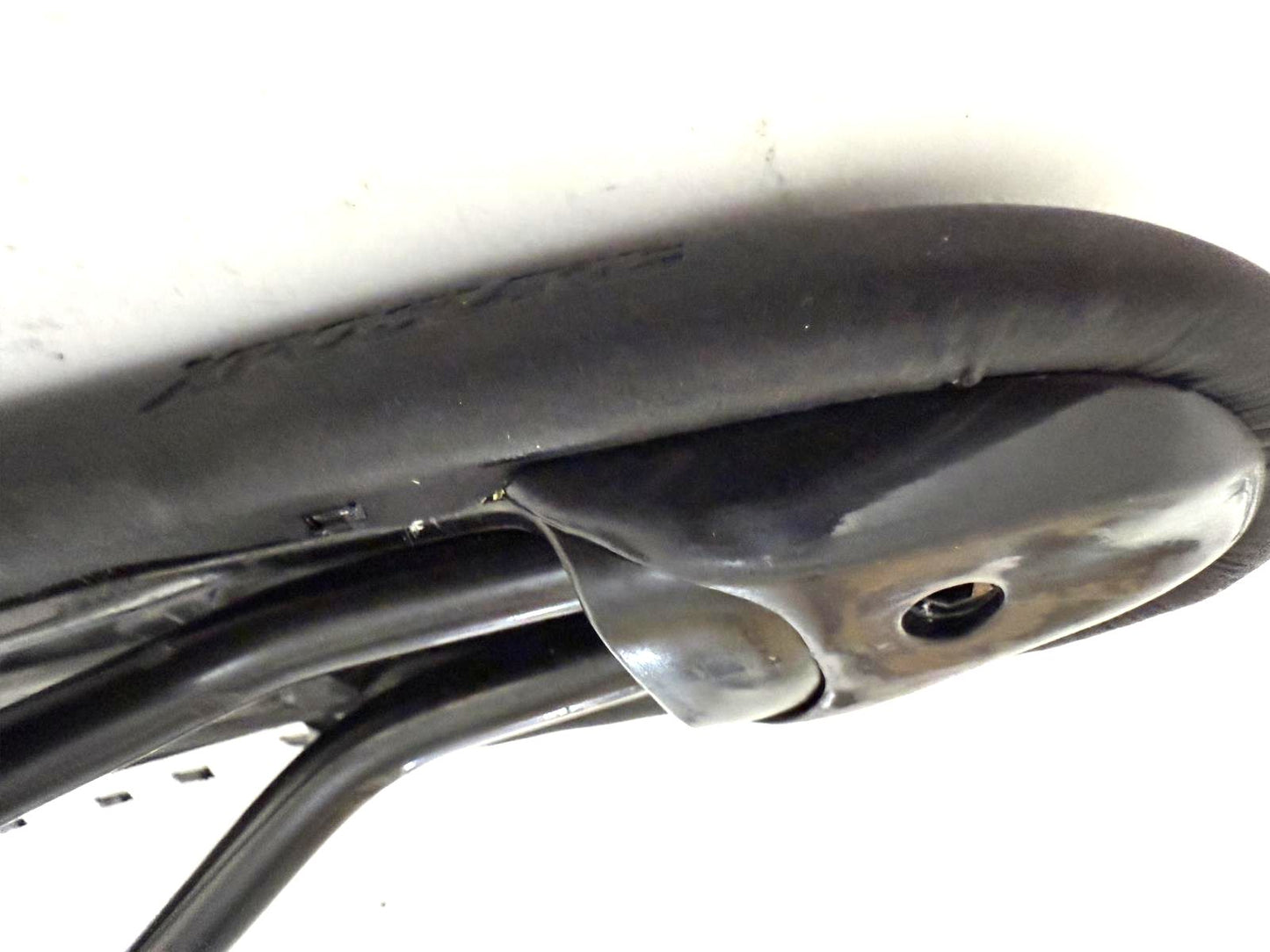 Mongoose TYAX Comp 145mm Mens Bike Saddle MTB Mountain 280mm Long Seat Black New