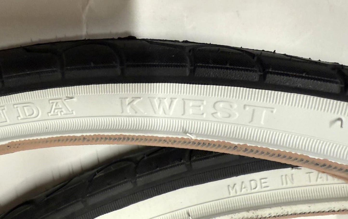 Pair (Lot of 2) Kenda Kwest White Wall K193 Wire Bead 26x1.50" Tires + Tubes