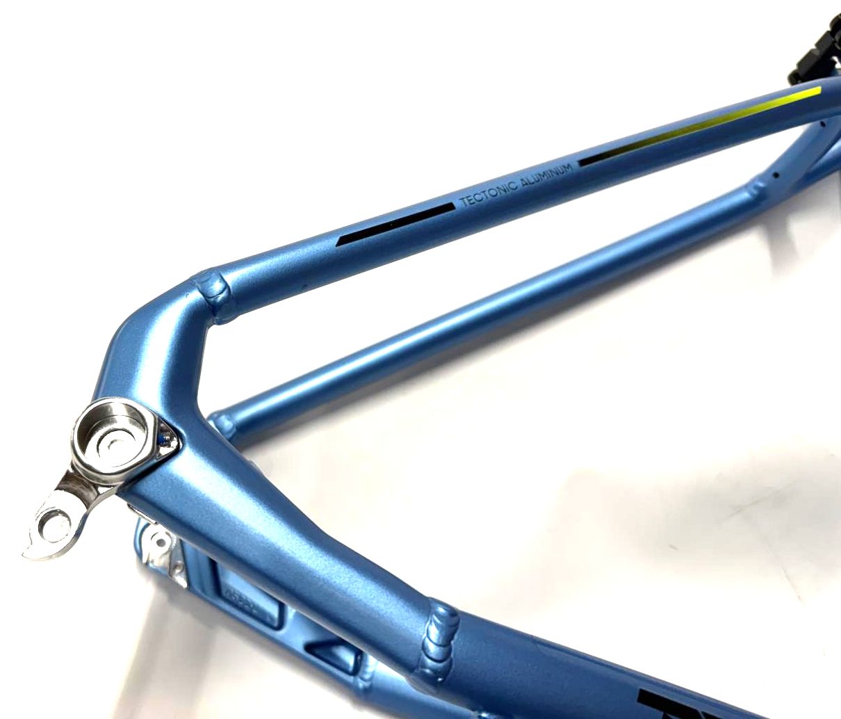 Mongoose Tyax Expert 29" 148mm Thru Axle or 141mm QR Disc Hardtail Small Frame