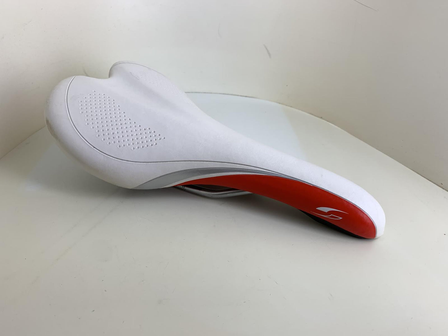 Sundeal Bike Cycle Saddle Seat White RED New Take Off BLEM