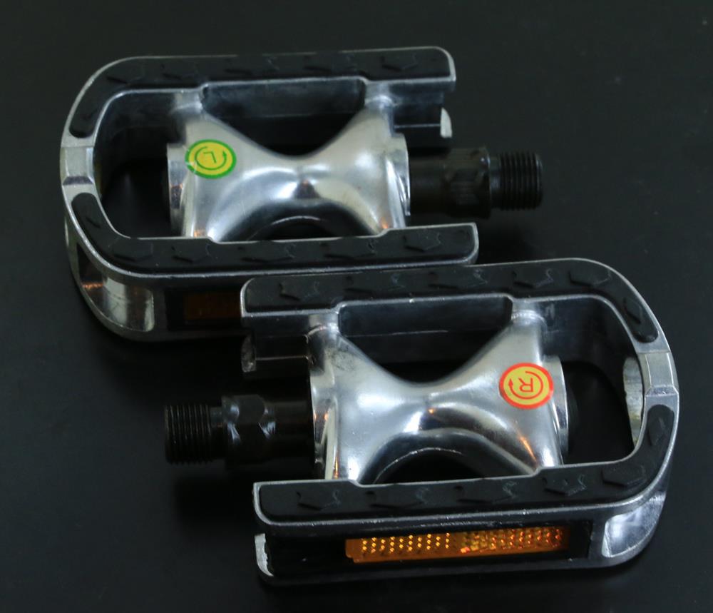 FP-920B Bicycle Bike Pedals Right / Left Aluminum Platform 9/16" Spindle NEW - Random Bike Parts