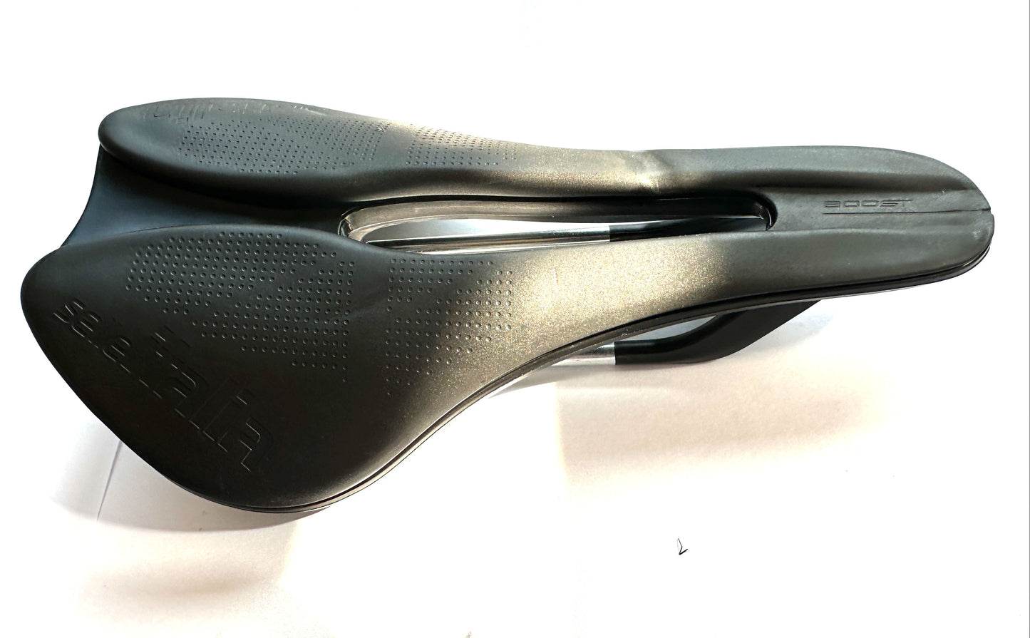 Selle Italia 145mm Boost Bike Seat Saddle Black 240mm Length New