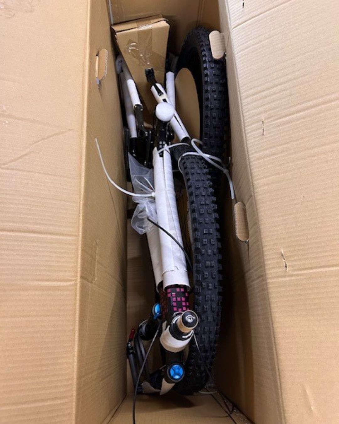 2025 KHS FS-7500 carbon full suspension 29 inch enduro mountain bike medium