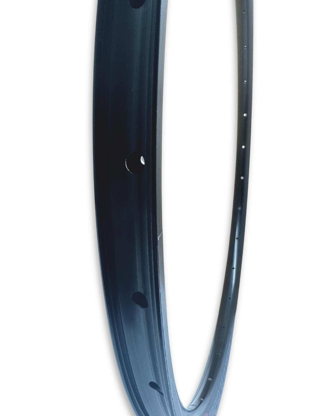 Fulcrum Rapid Red 900 650B clincher rim, 22mm internal width, 28h spoke holes, disc brake compatible, 510g