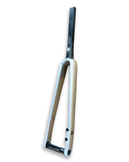 3T Fundi Integrale Carbon Fork Chrome – front-flat D steerer, 49mm rake, 360mm axle to crown, 410g, internal routing design