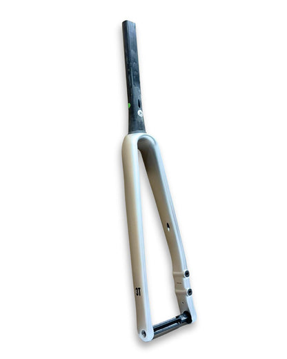 3T Fundi Integrale Carbon Fork Chrome – front-flat D steerer, 49mm rake, 360mm axle to crown, 410g, internal routing design