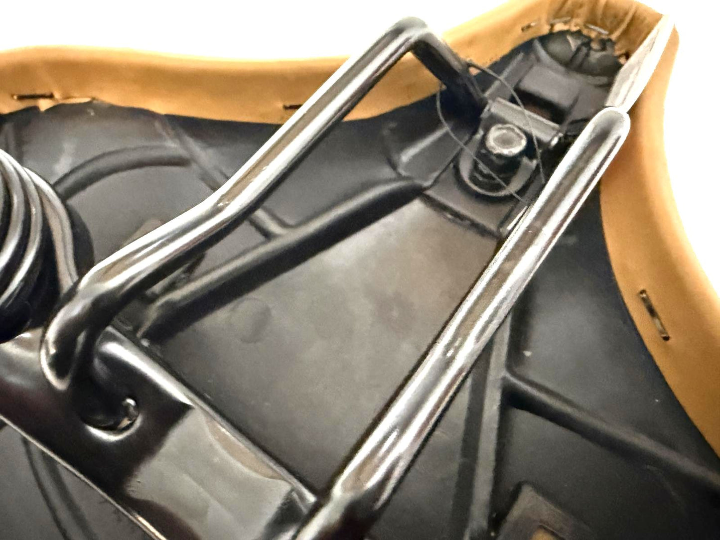 Raleigh Velo Comfort Cruiser Hybrid Bike Wide Saddle / Seat Brown (No Clamp) NEW