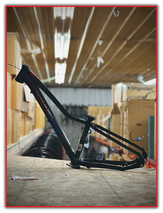 Mongoose Tyax Comp 27.5" Womens 148mm Thru Axle or QR Disc Hardtail Small Frame