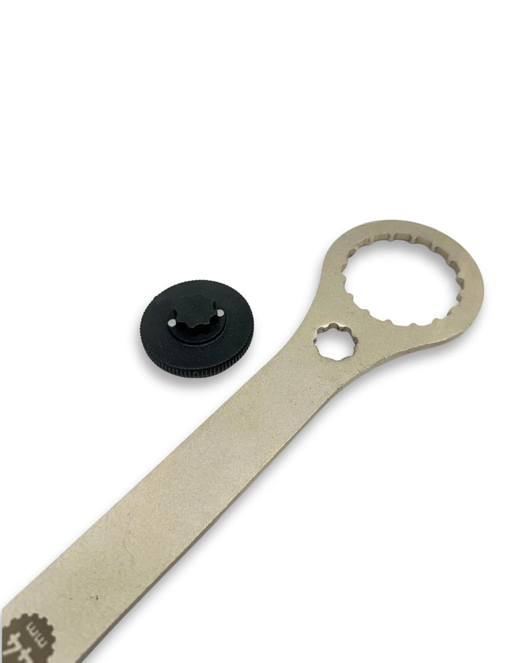 Bottom bracket maintenance kit with MultiHook lockring tool, BracketGrip cup wrench, BracketPlug socket, and DriveForce handle