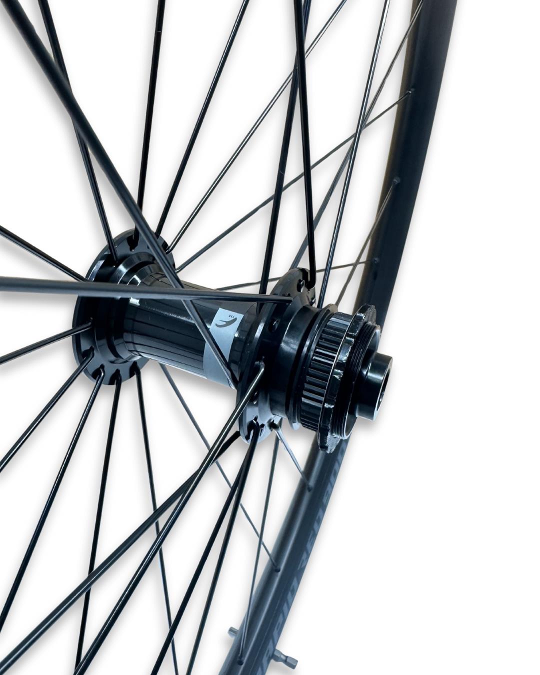 Fulcrum Rapid Red 900 650B front wheel tubeless ready with 22mm internal rim width and CenterLock disc mount