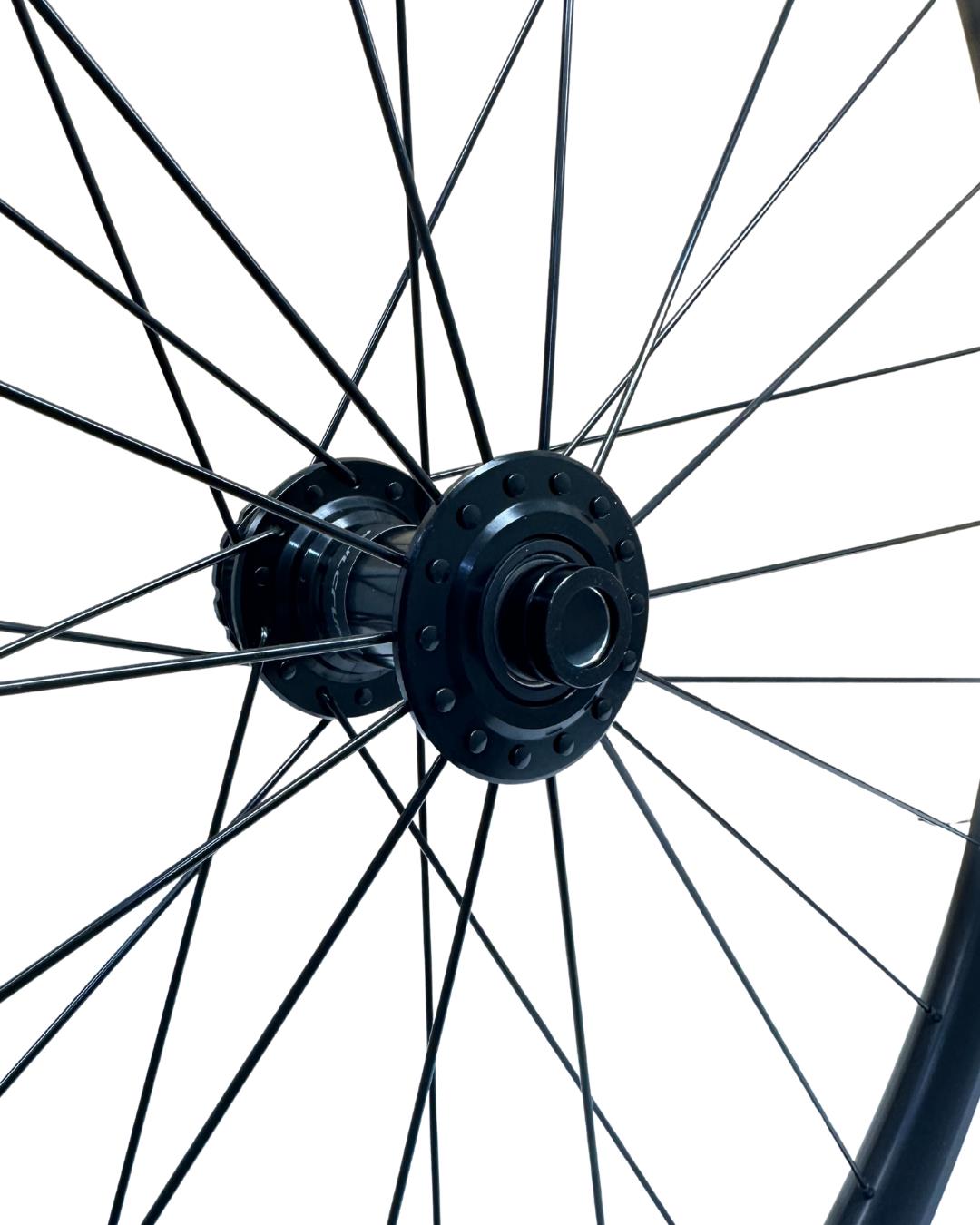 Fulcrum Rapid Red 900 650B front wheel tubeless ready with 22mm internal rim width and CenterLock disc mount