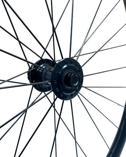 Fulcrum Rapid Red 900 650B front wheel tubeless ready with 22mm internal rim width and CenterLock disc mount