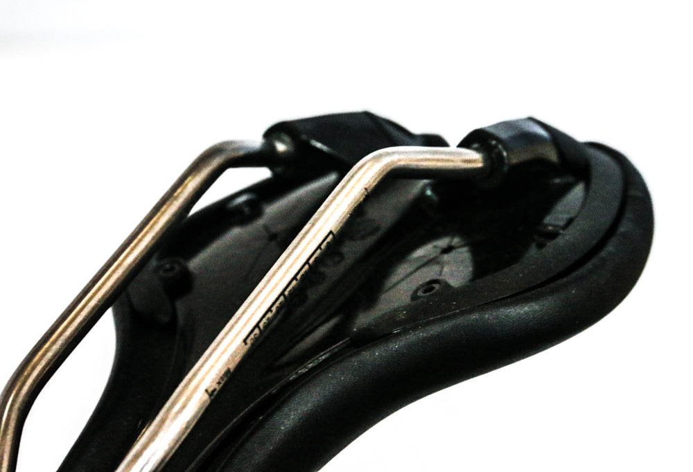 Velo 1557 Light Titanium Rail Road MTB Bike Saddle Seat 241g Black/Red NEW