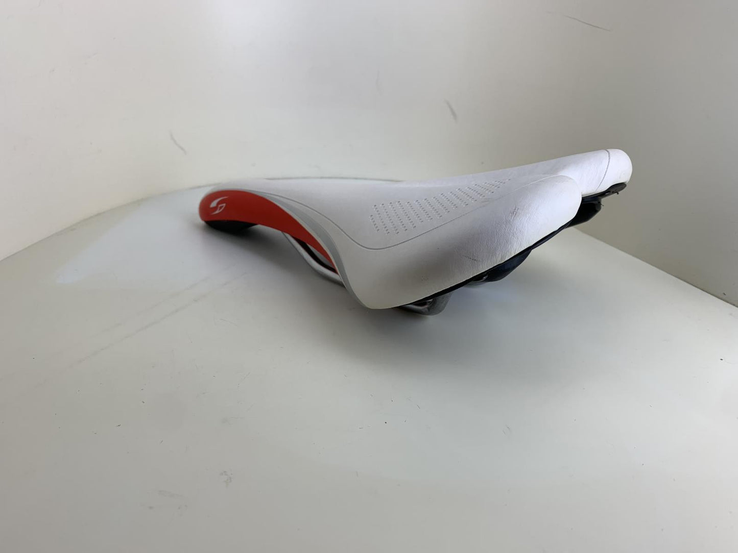 Sundeal Bike Cycle Saddle Seat White RED New Take Off BLEM