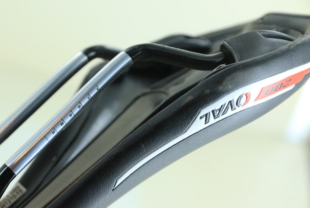 Oval Concepts 200 Road / MTB Bike Saddle Black / Red Seat 280mm x 130mm New Blem