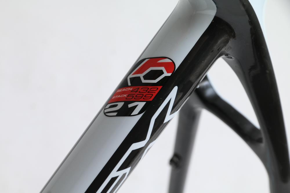 21" Apex Carbon 26" Mountain Bike Frame White / Black Tapered BB86 New Blemished - Random Bike Parts