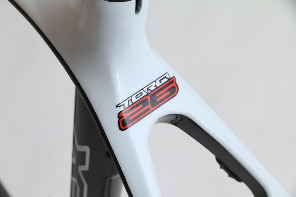 21" Apex Carbon 26" Mountain Bike Frame White / Black Tapered BB86 New Blemished - Random Bike Parts