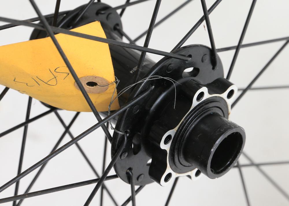 Mavic EN 321 26" DH MTB Bike 20 x 110mm / 12 x 142mm Thru 8-11s + Tires New Blem