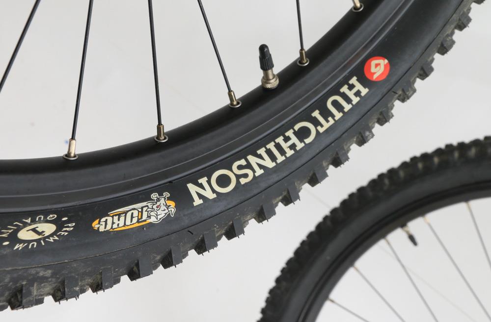 Mavic EN 321 26" DH MTB Bike 20 x 110mm / 12 x 142mm Thru 8-11s + Tires New Blem