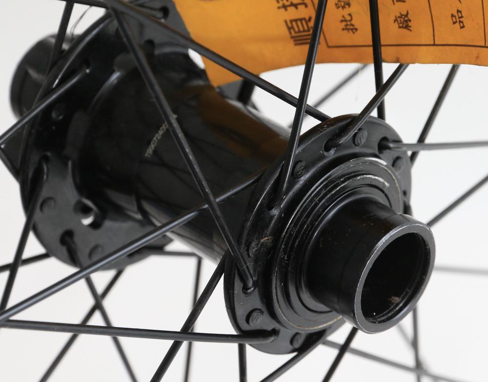 Mavic EN 321 26" DH MTB Bike 20 x 110mm / 12 x 142mm Thru 8-11s + Tires New Blem