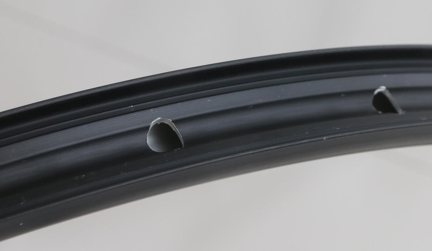 2 QTY Mavic XC 425 28 Hole 28H 29er MTB Bike Rims Aluminum Black Disc NEW